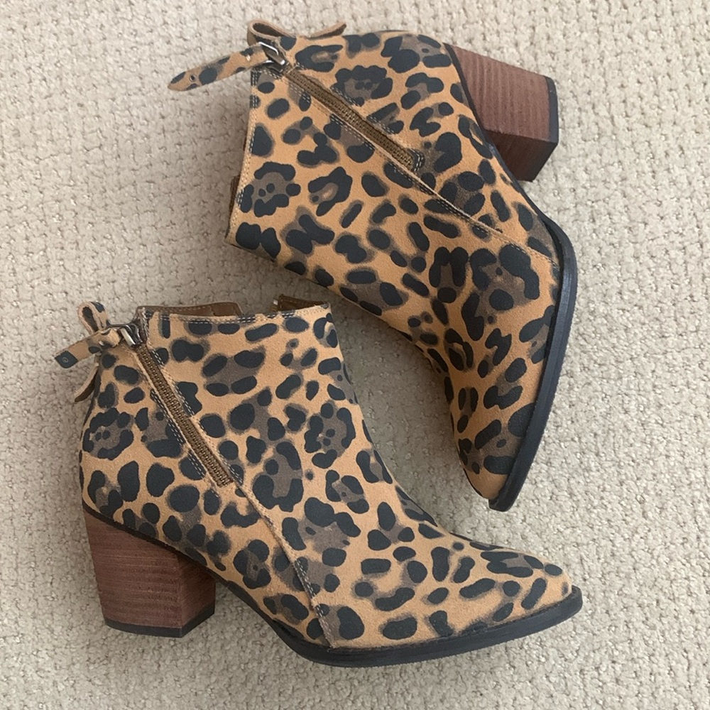 Aqua college leopard suede boots